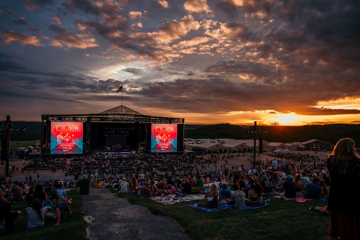 Big Cedar concert venue is close by!!