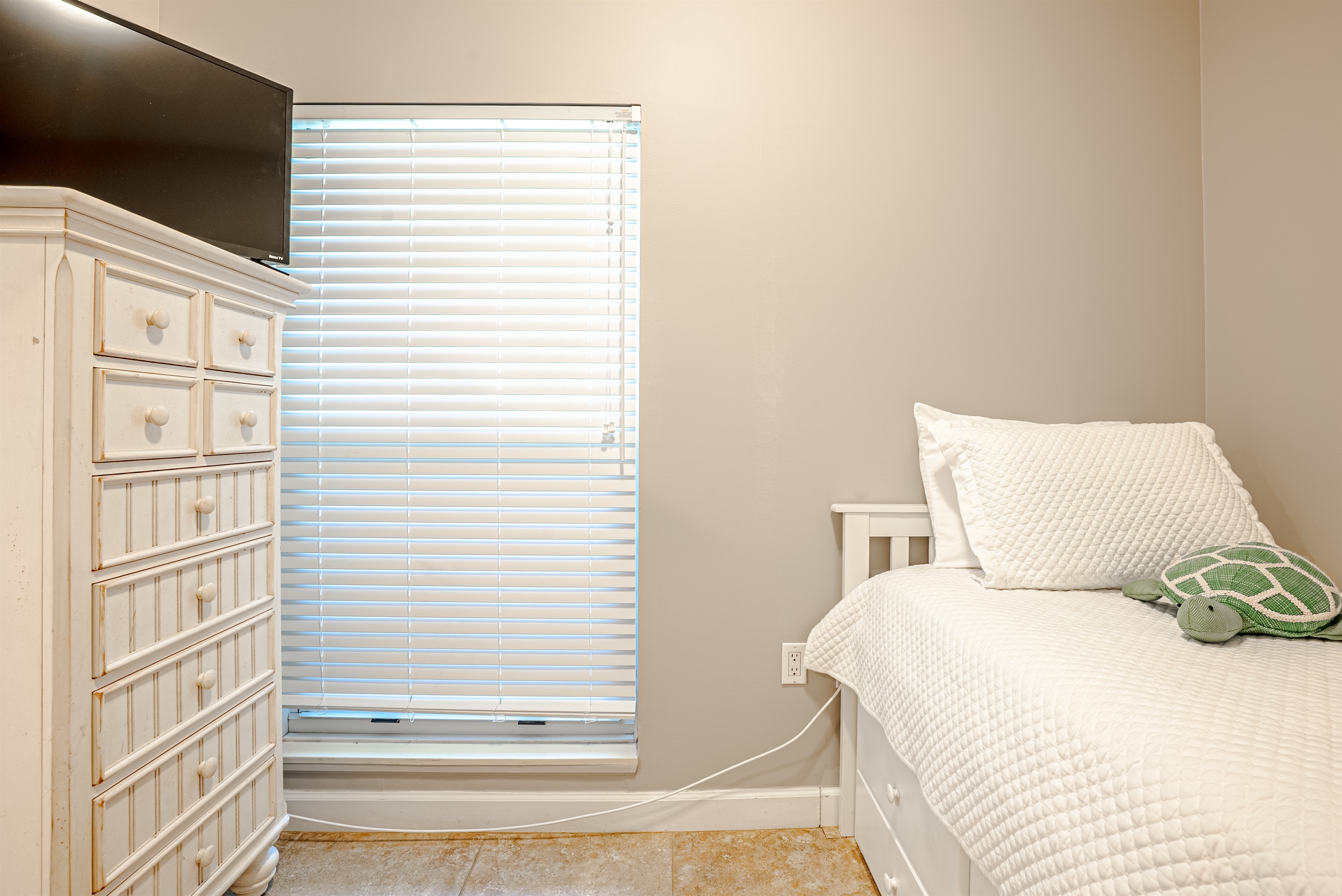 Trundle bed room