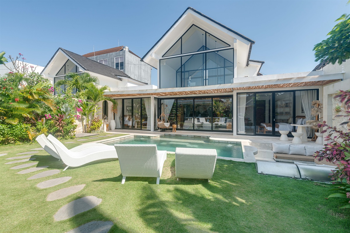 Garden with pool