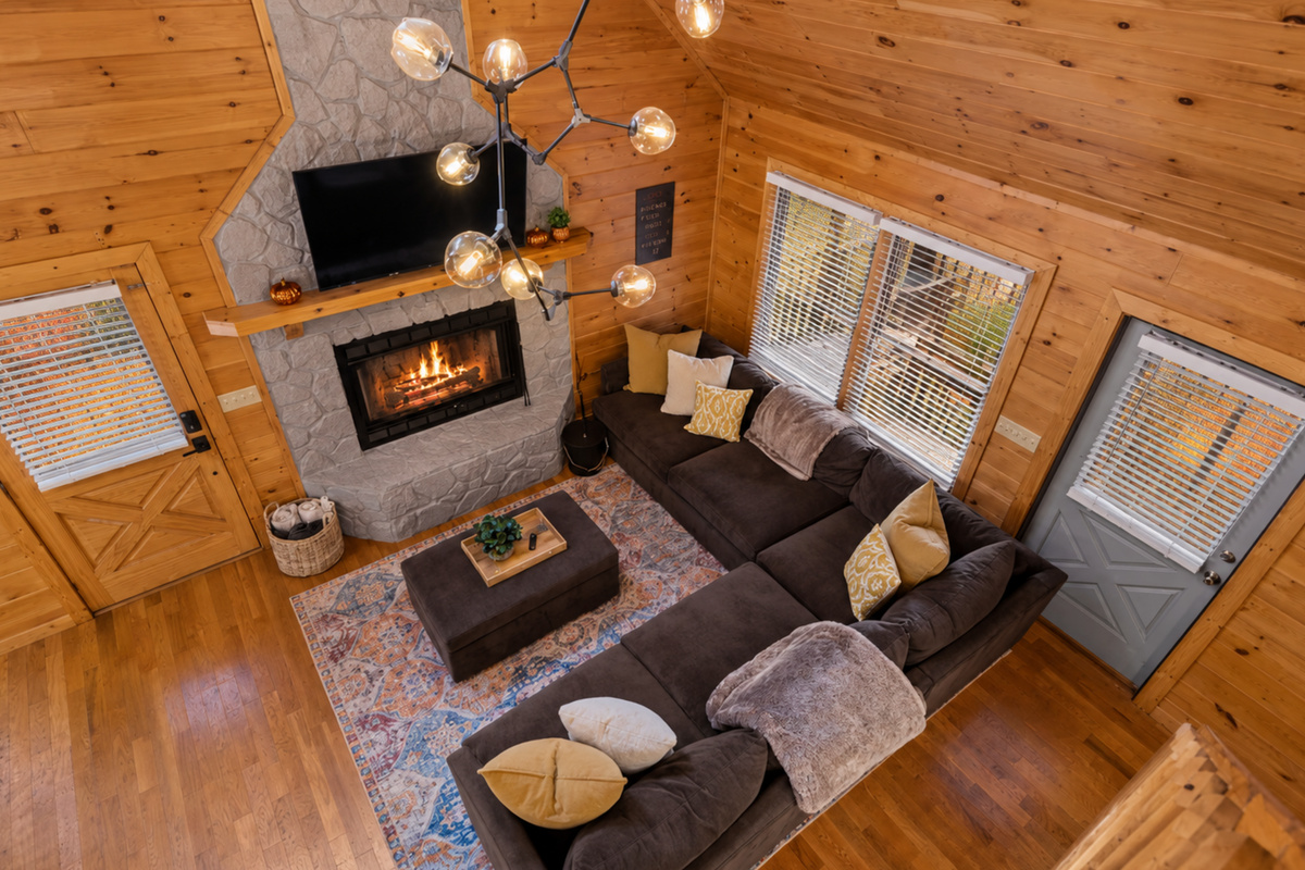 Cozy corners, soft tones, and a mountain home that hugs you back.
*Indoor Fireplace (Seasonal Use October - April)
