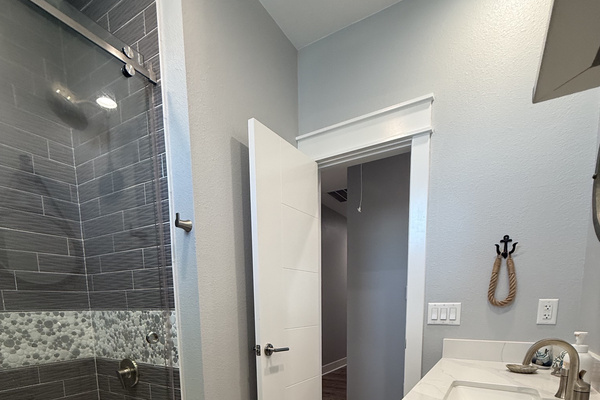 2nd Floor Bathroom