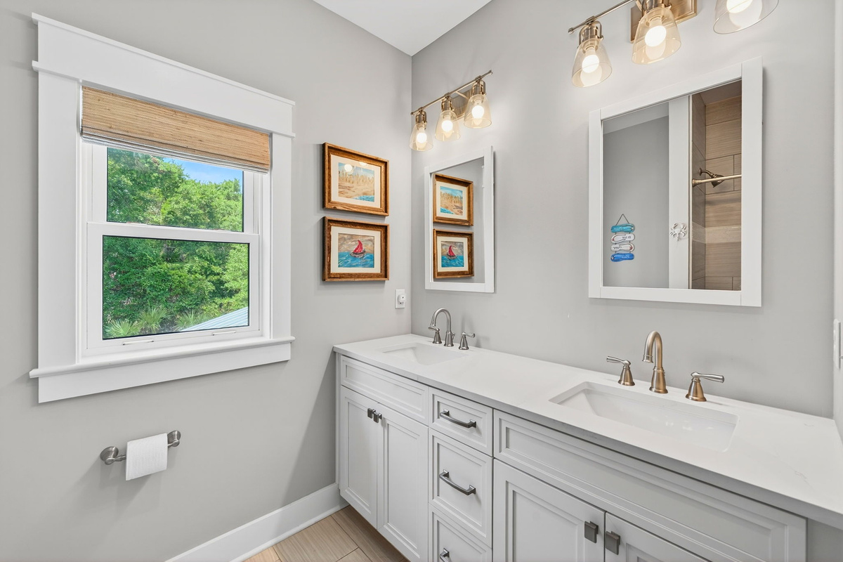Bathroom 4 - Shared with Bedrooms 4 & 5 | Driftwood Dreams | 105 Forest Trail | Isle of Palms, SC | IOP Escapes