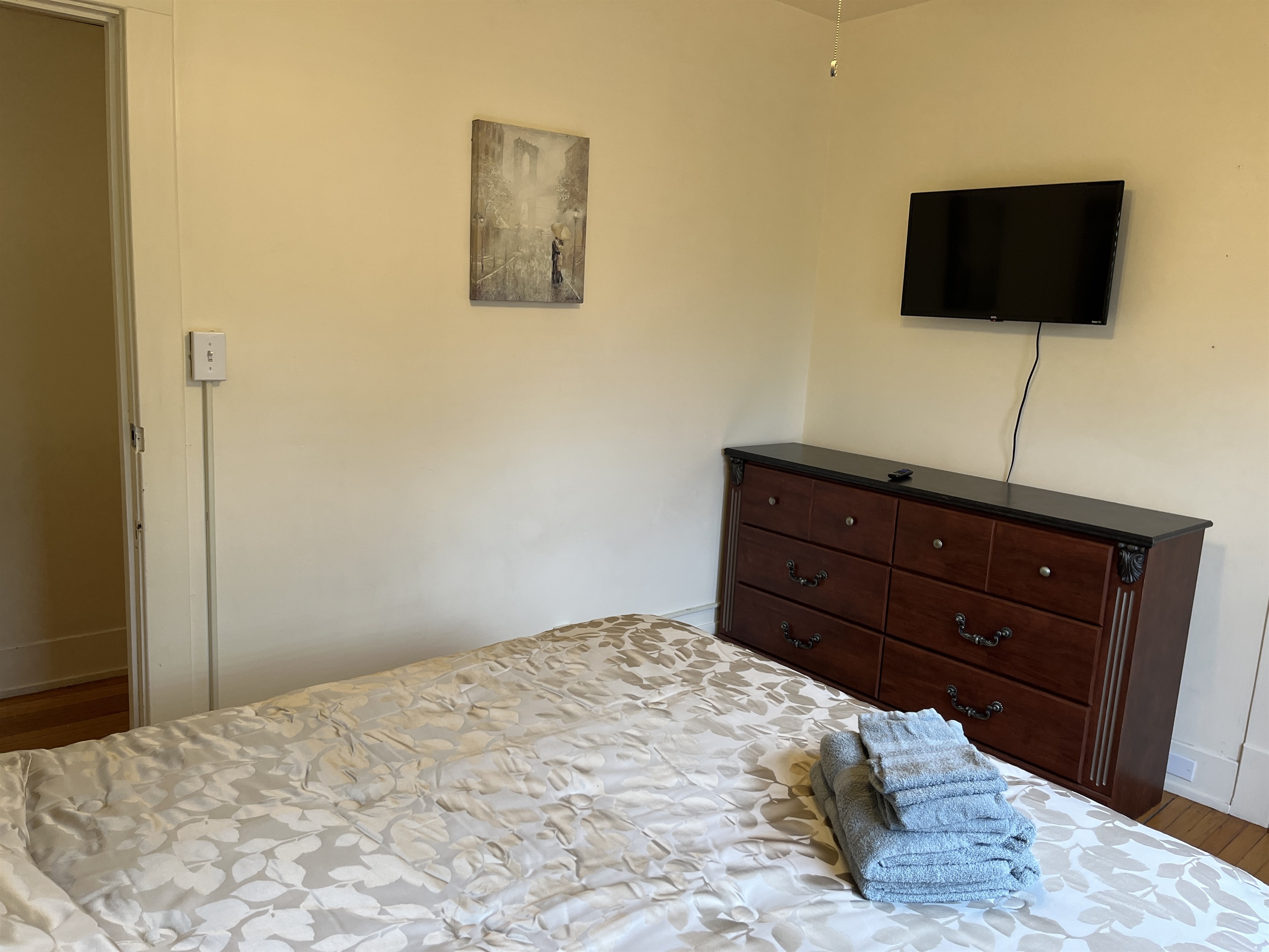 Queen bedroom 2
