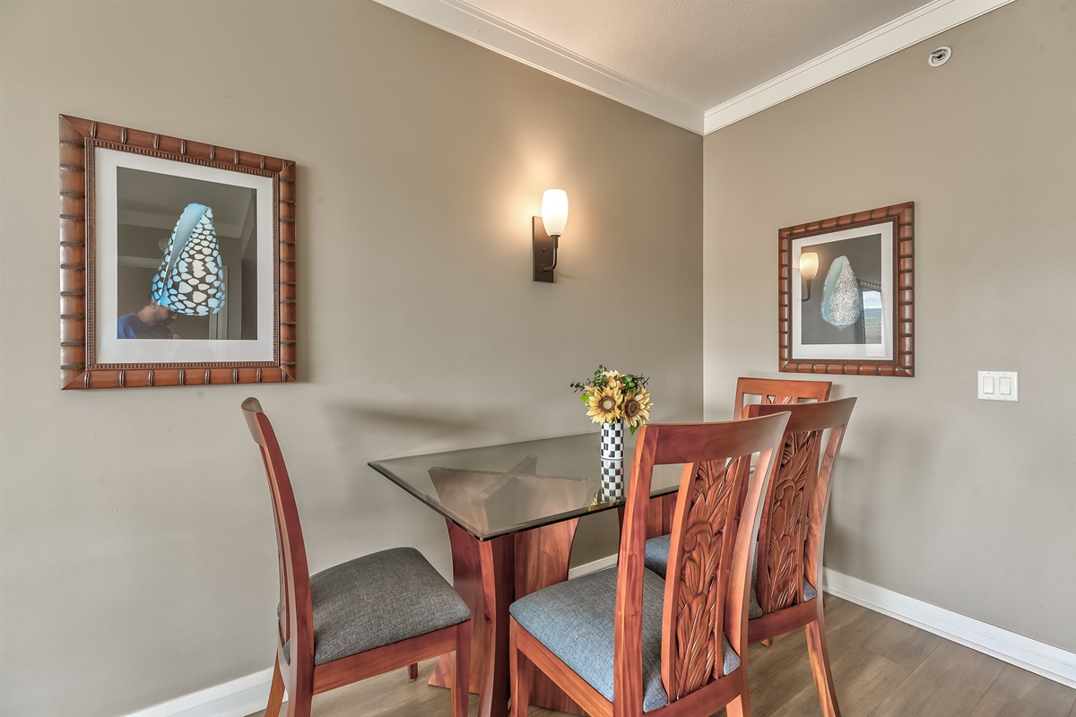 New dining set with 4 chairs