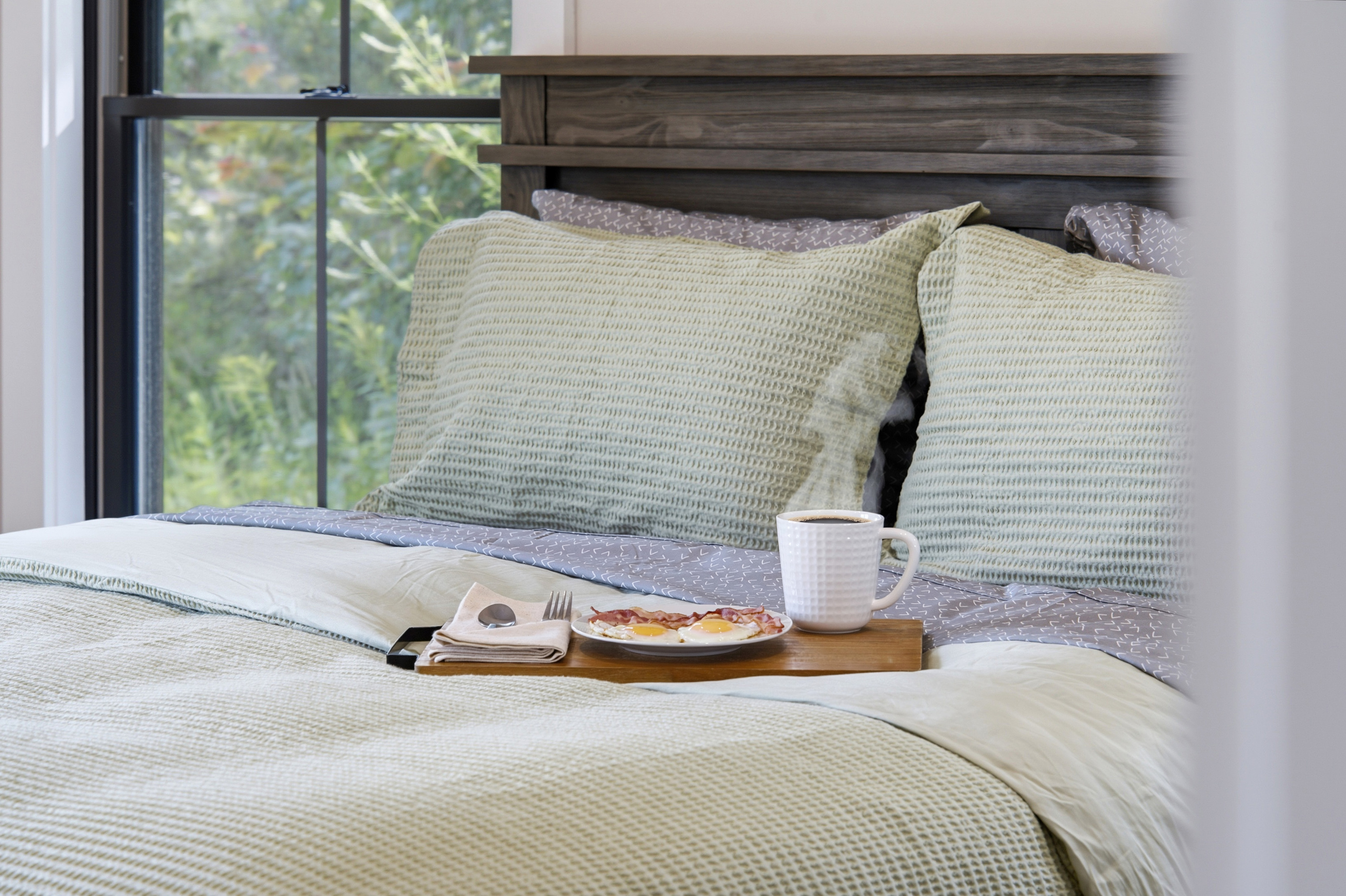 Wake up slowly with coffee and breakfast in bed while enjoying the peaceful surroundings.