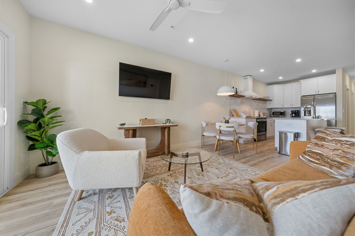 Smart TV & space to unwind after a day at the beach!