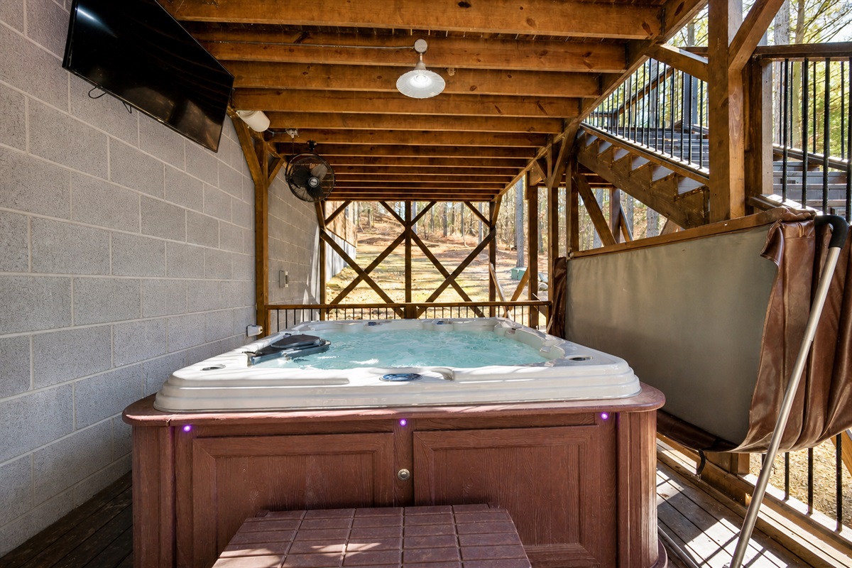 You can't have a Broken Bow cabin experience without a beautiful hot tub!