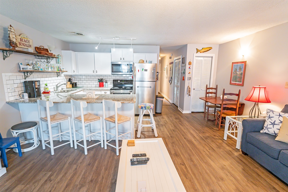 /Dining Area, Beautifully Decorated