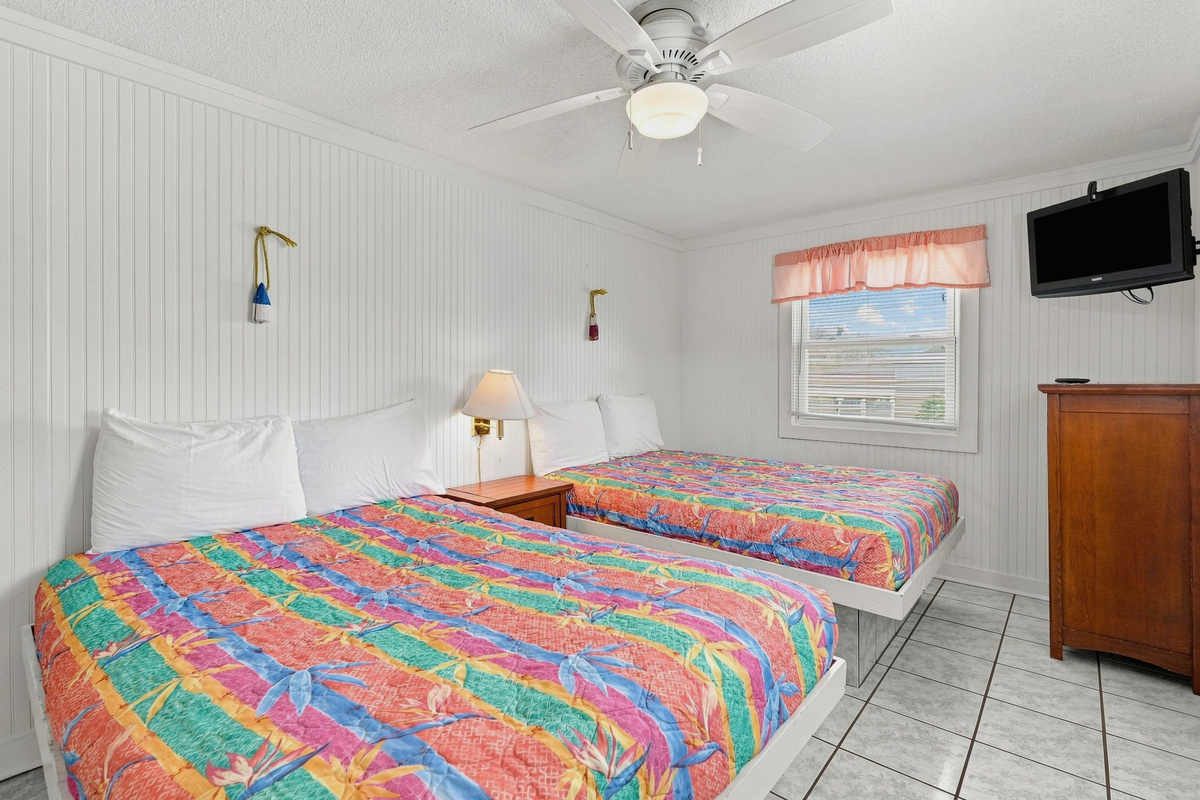 Guest Bedroom with two Queen beds 