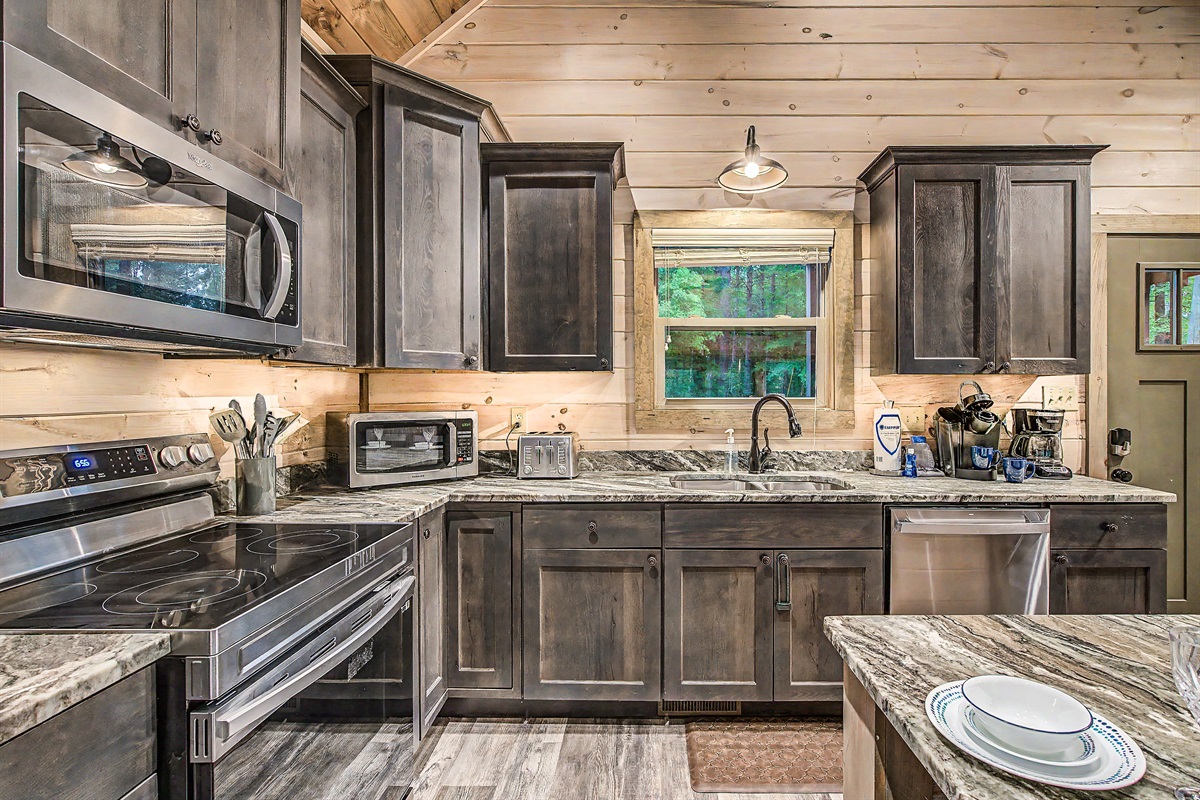 Well-equipped Kitchen with 6 Chairs and 2 Benches around Island