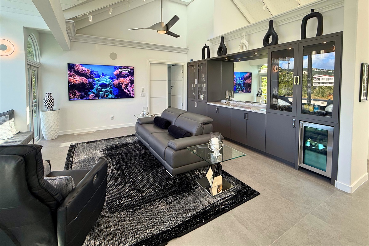 Plenty of seating in the living room with a Smart TV and bar