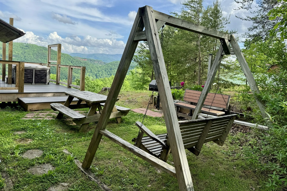 SUMMER GRILLING/PICNIC & HOT TUB VIEW
