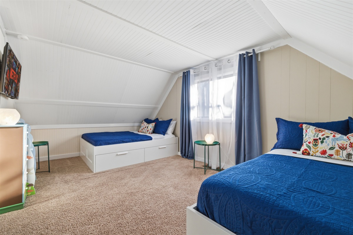 Bedroom 3 with two full size beds, Smart TV