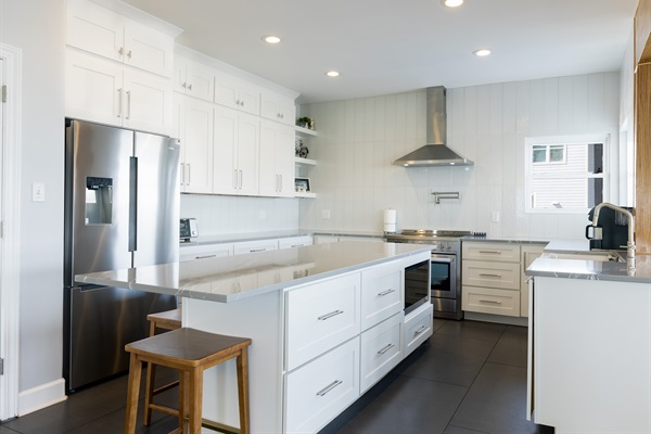 Fully Equipped Kitchen seats 5