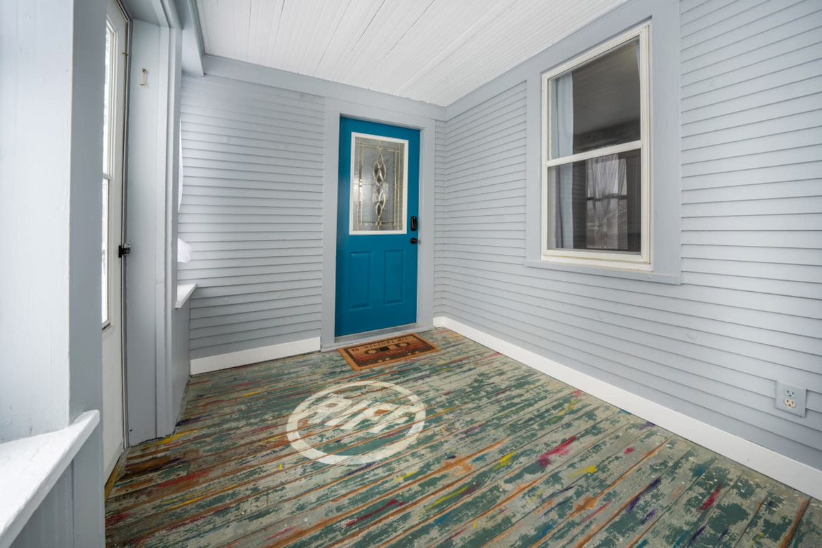 Enjoy the custom painted flooring in the porch.