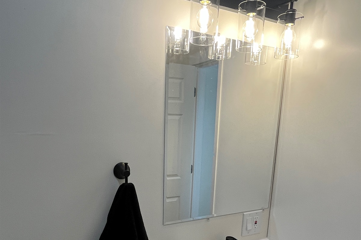 Bathroom with tub/shower