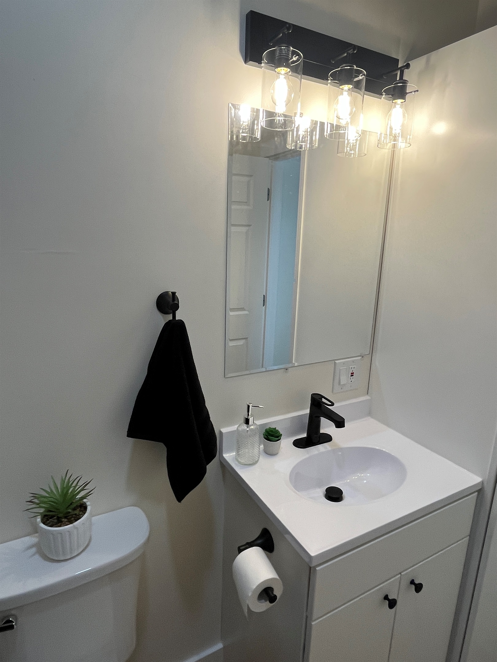 Bathroom with tub/shower