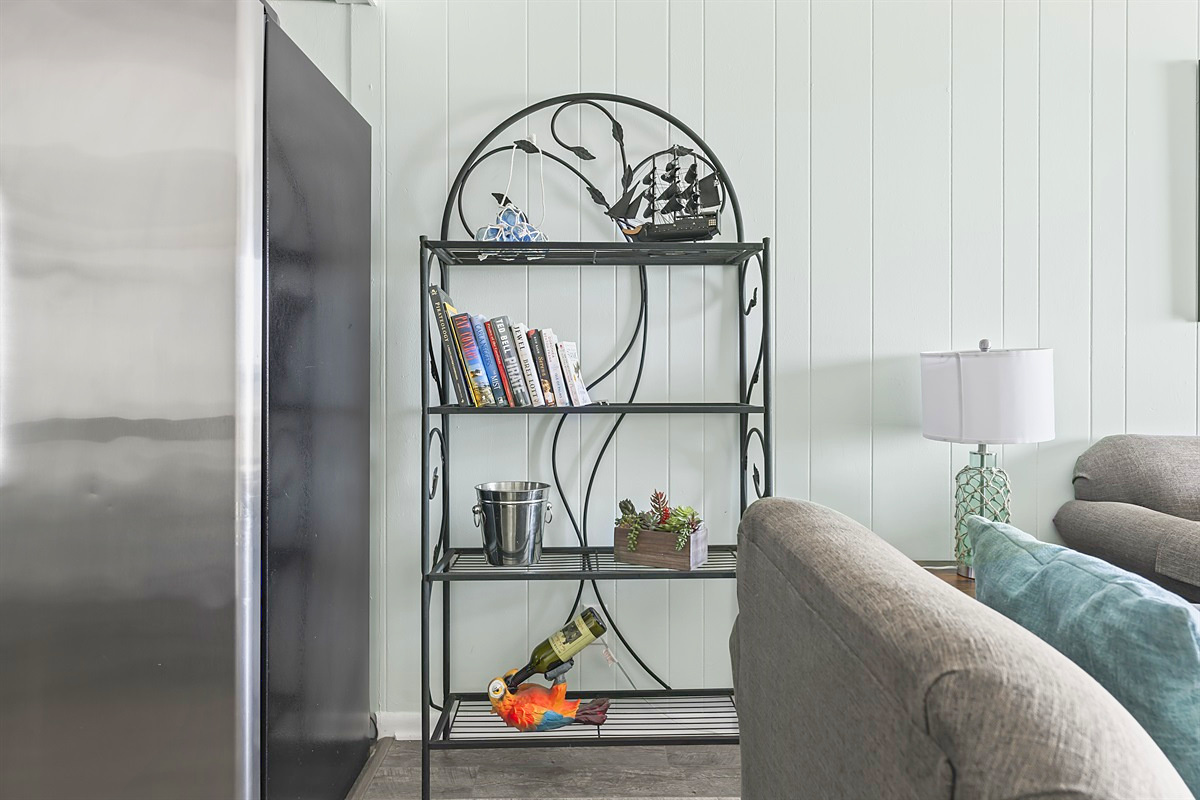 Living Room – Bookshelf with beach reads and games