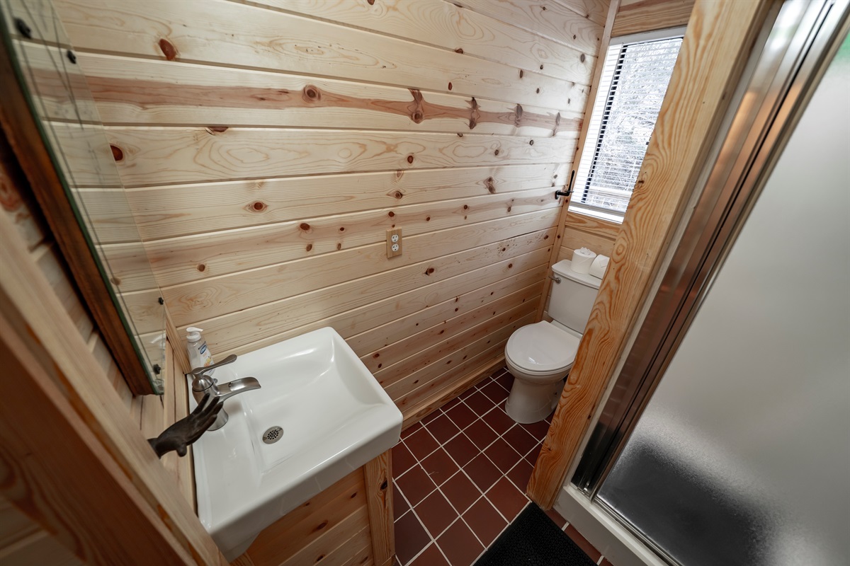 Fresh and functional with a rainfall shower, ample storage, and a washer and dryer for added convenience during your stay.