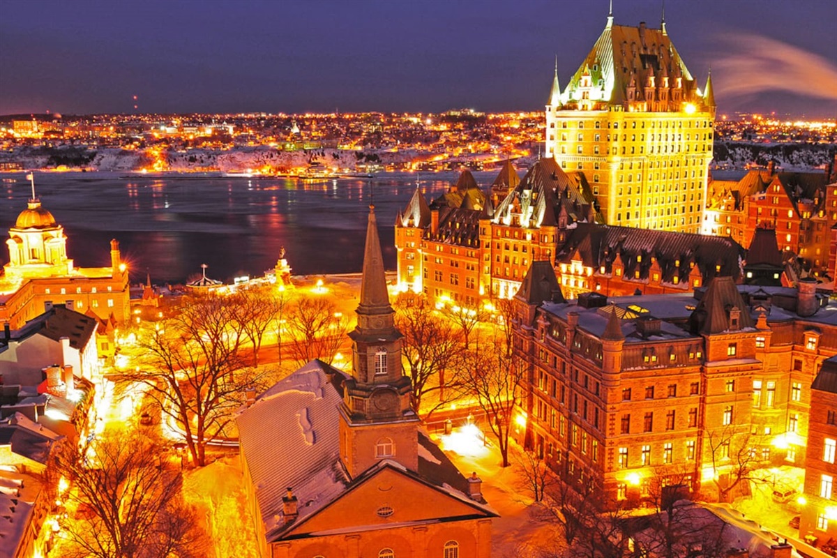 Impressionnante vue nocturne du Vieux-Québec.