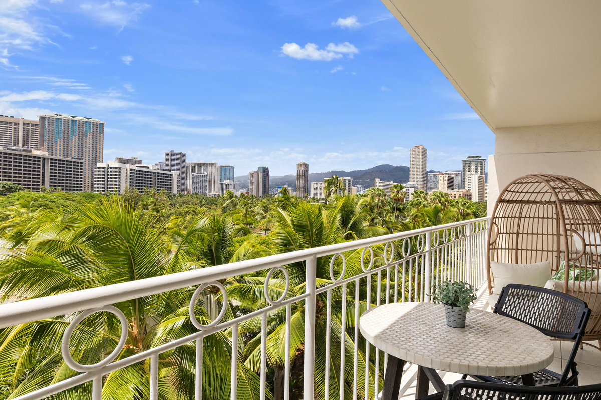 Park/city/mountain views and tropical breezes