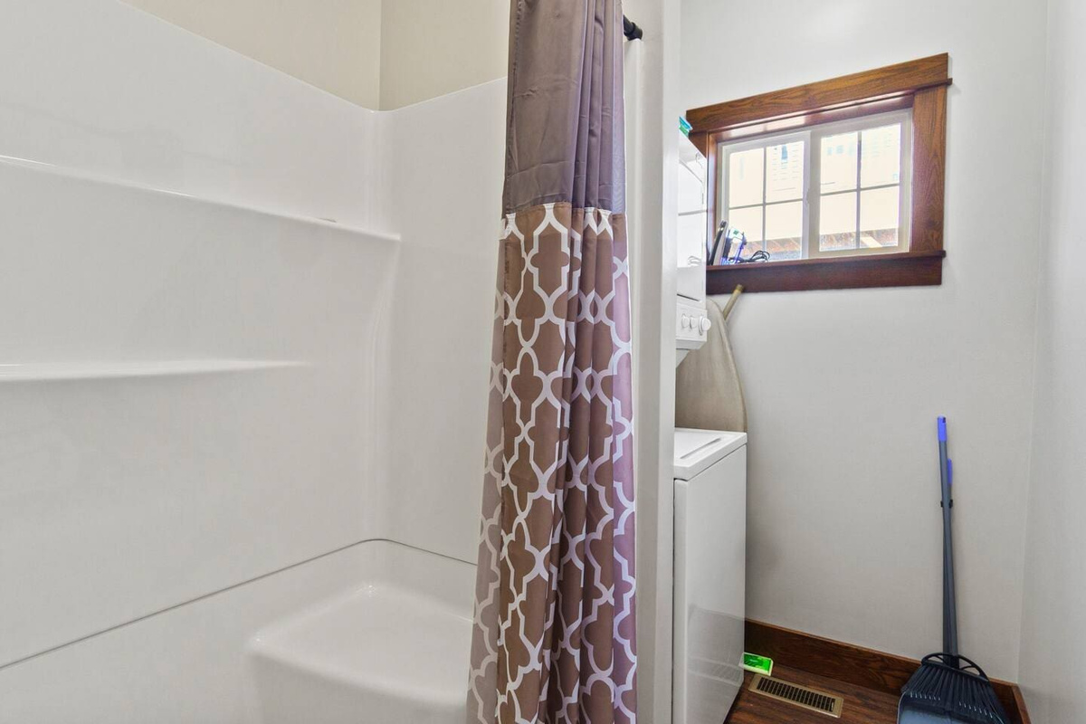 Full bathroom equipped with a washer and dryer, providing added convenience for your stay.