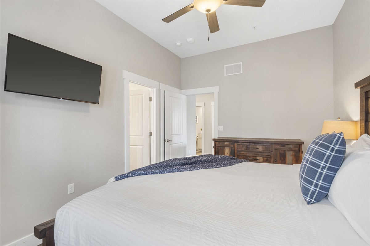 Lower level king bedroom #4 w/ enuite bath