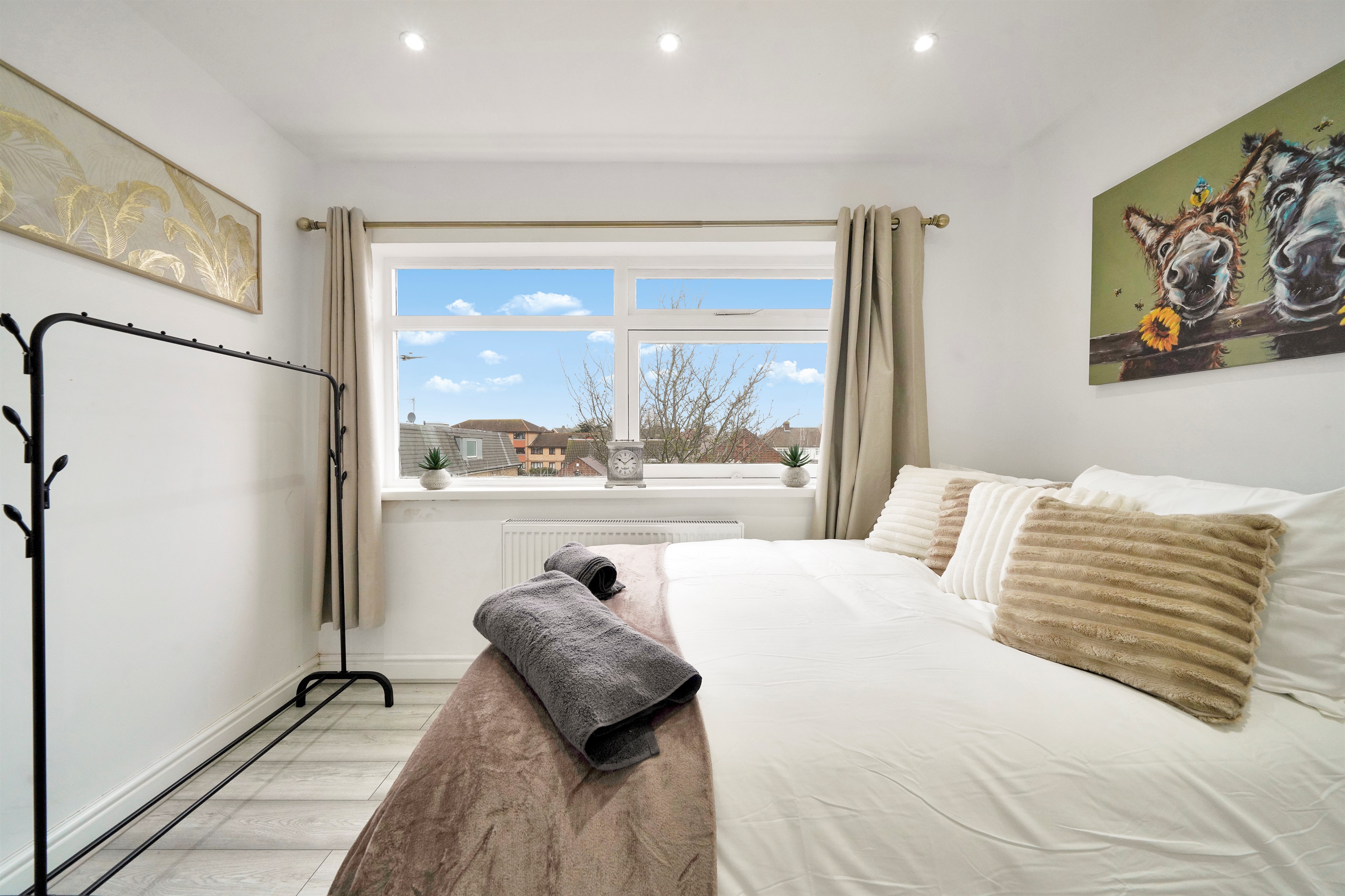 [relaxing neutral tones, uncluttered space, easy luggage drop, double bed]