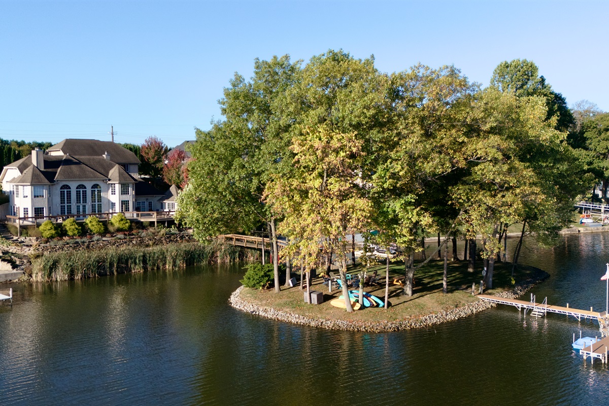 Hilltop Haven & Arbor Island