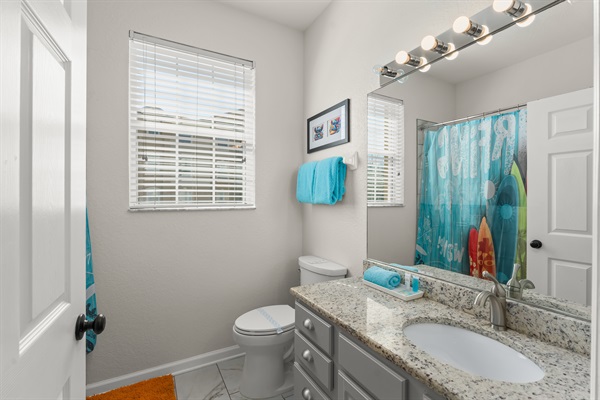 Second shared bathroom w/tub