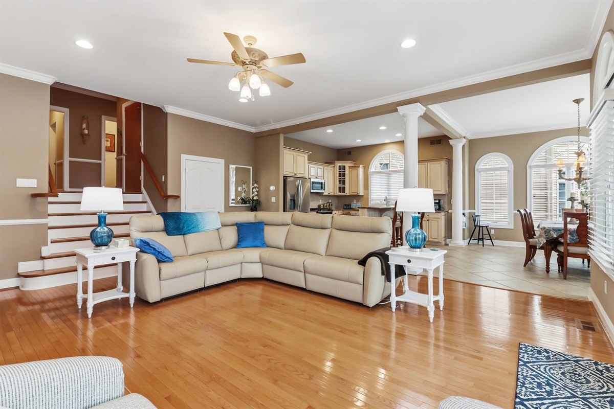 Spacious living room with lots of seating