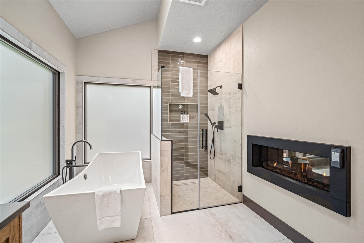 Ground Floor: Primary Suite bathroom