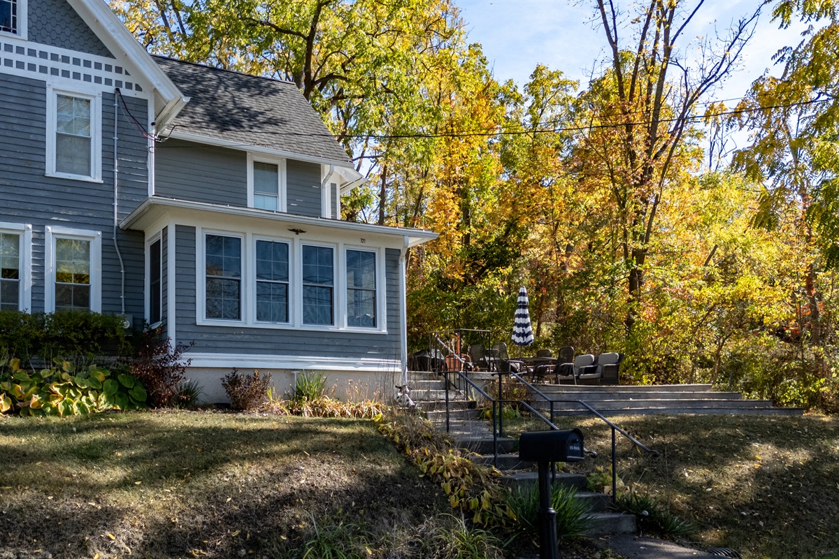 Picture-perfect lake house framed by fall colors — where comfort meets lakeside charm