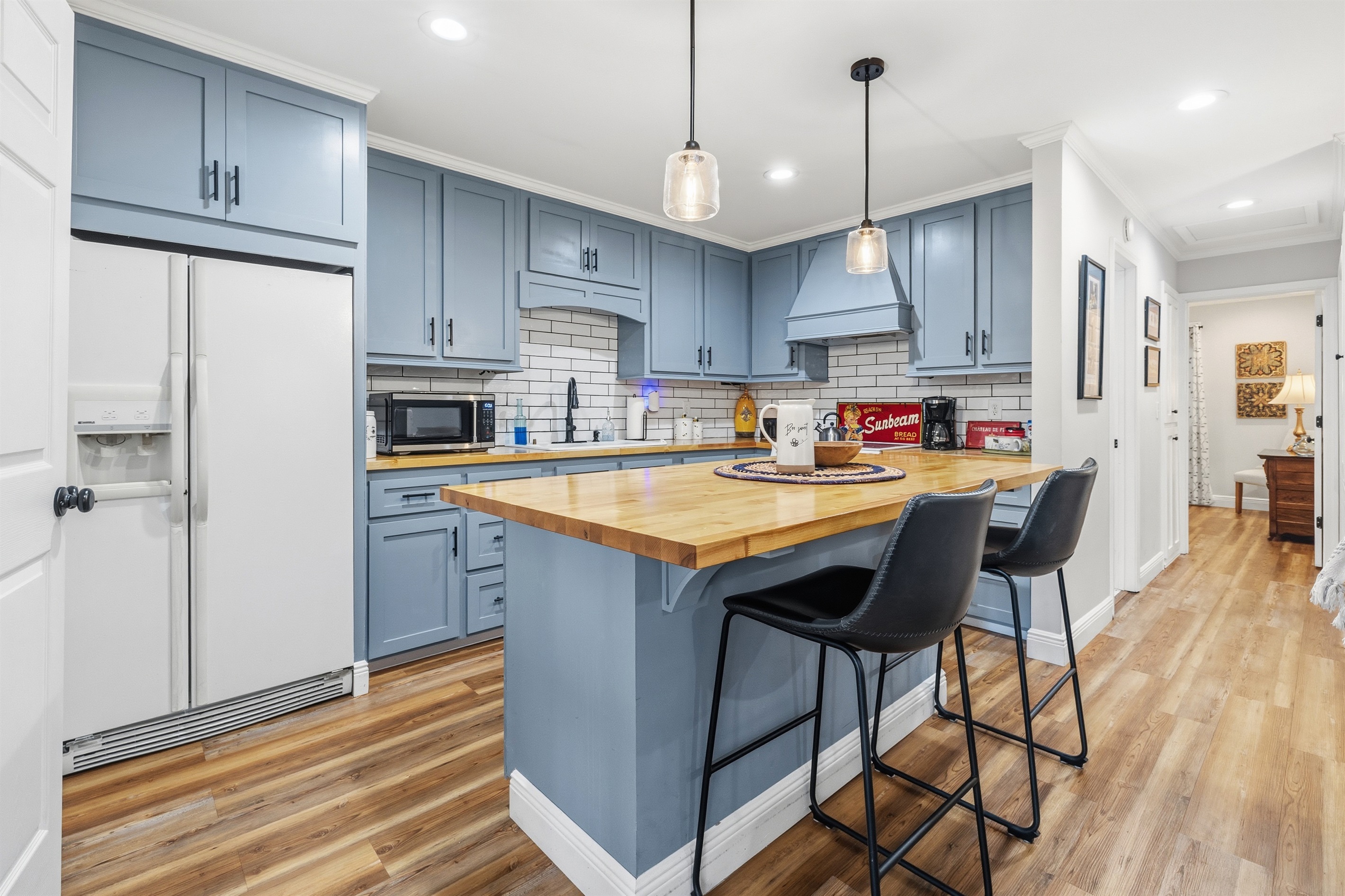 Step into Honeycomb’s newly renovated farmhouse kitchen—bright, fresh, and ready for your Laurel getaway.