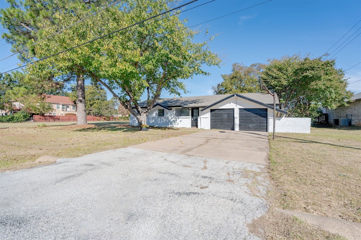 Bright daytime front view of modernized family home in Grand Prairie – easy access to Dallas-Fort Worth