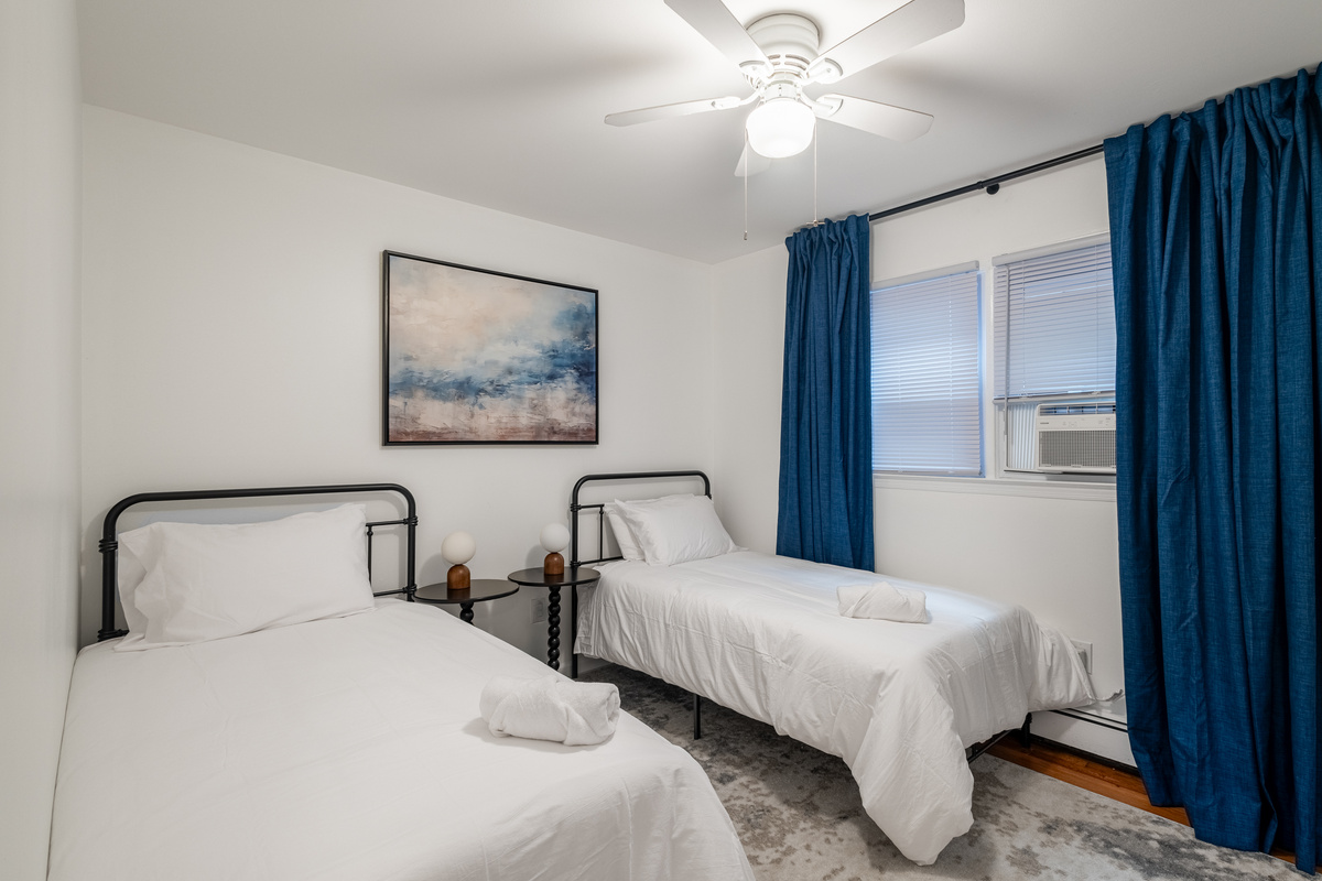 Bedroom 3 with Twin Beds