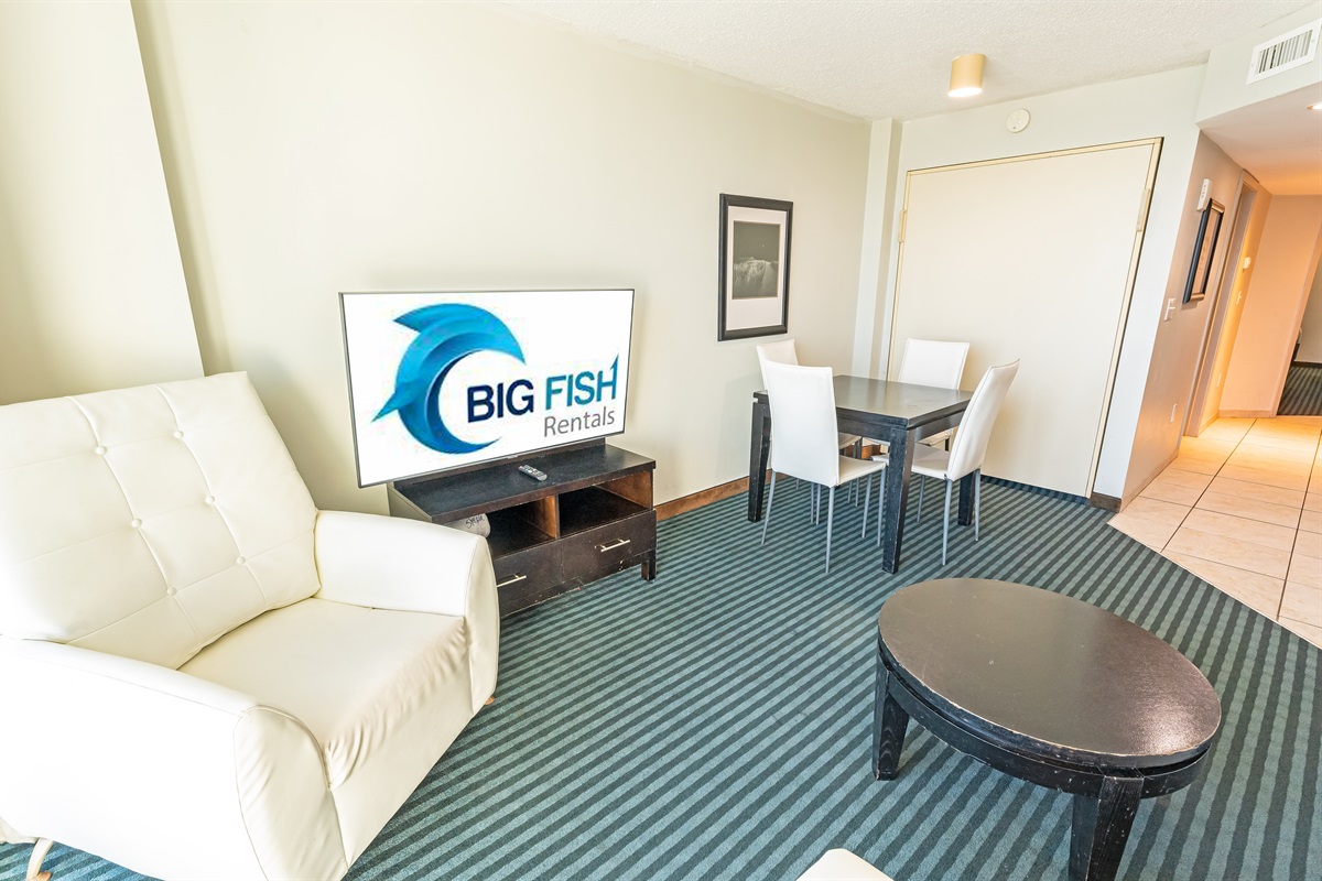Living Room with Stunning Views🌊☀️