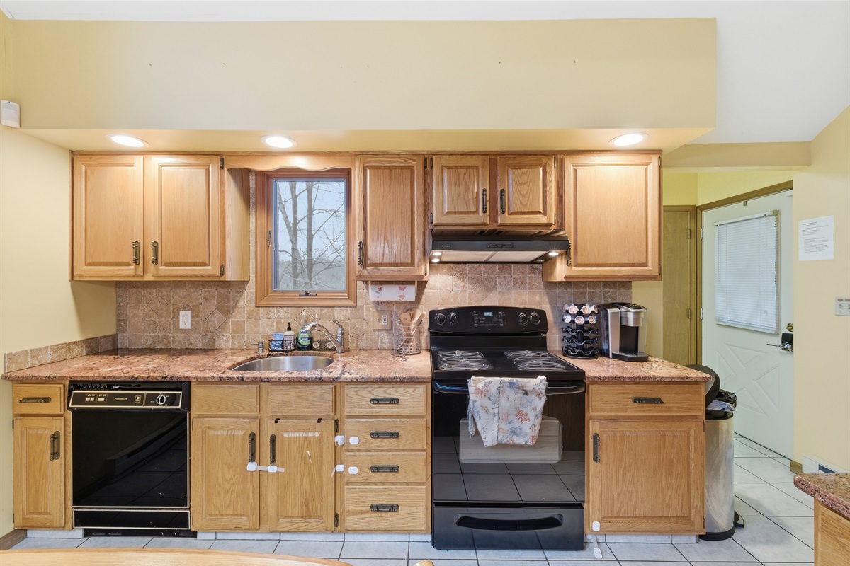 Kitchen - stove and dishwasher