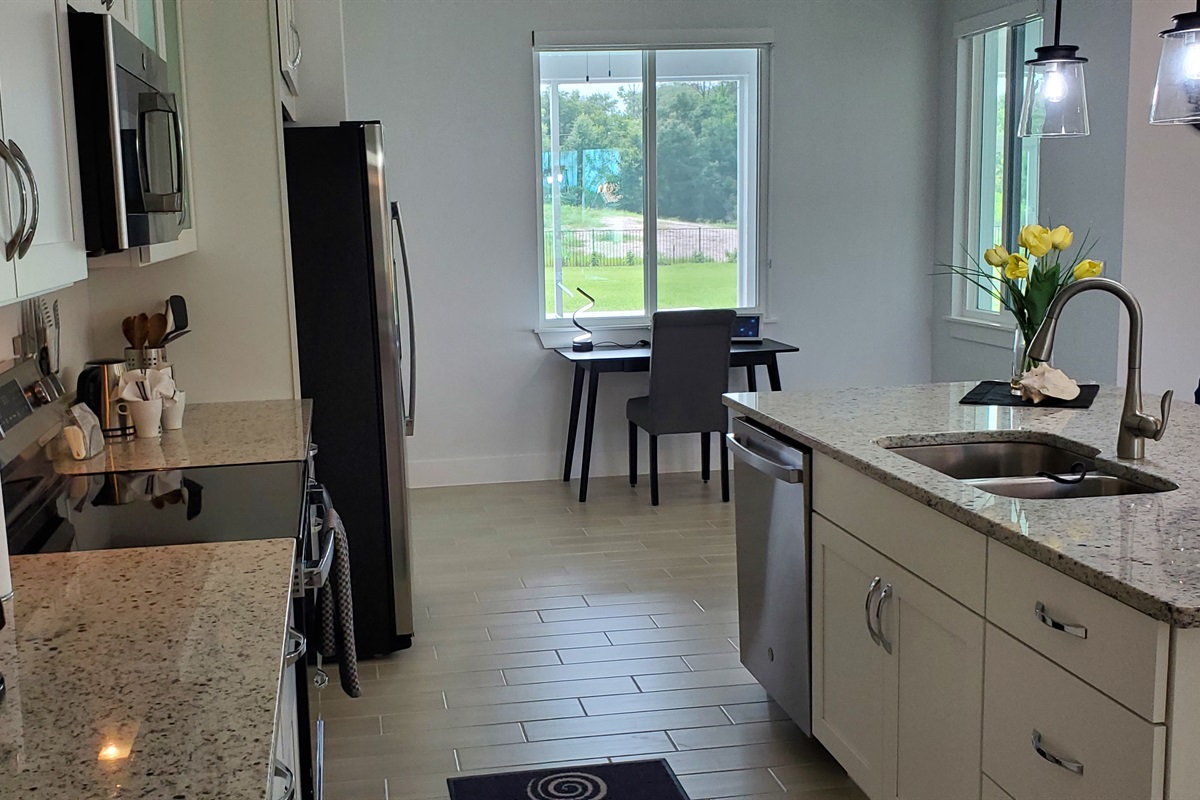 Kitchen and office desk/chair