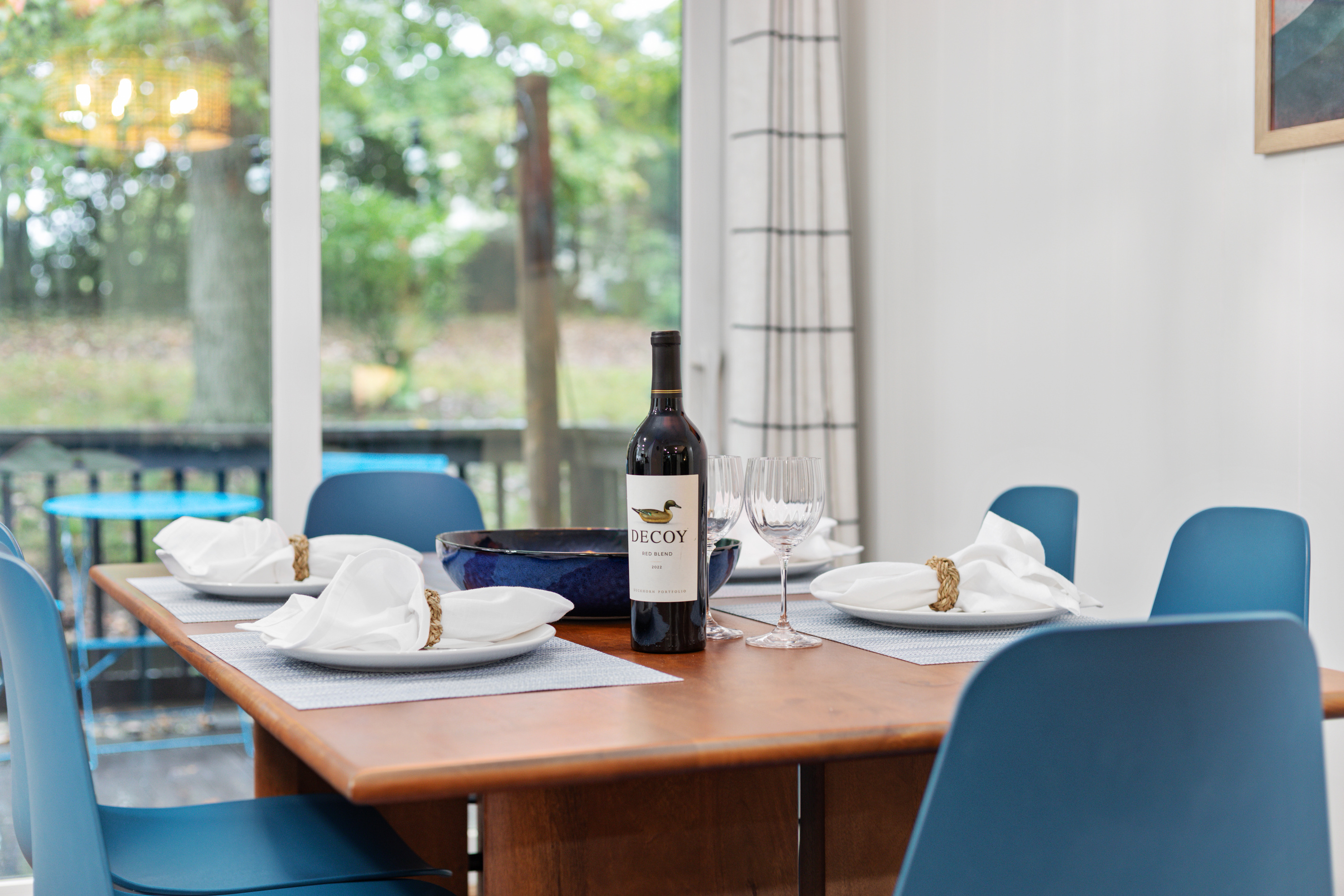 Share a meal, pour a glass of wine, and step right out onto the deck when the conversation carries on outside.