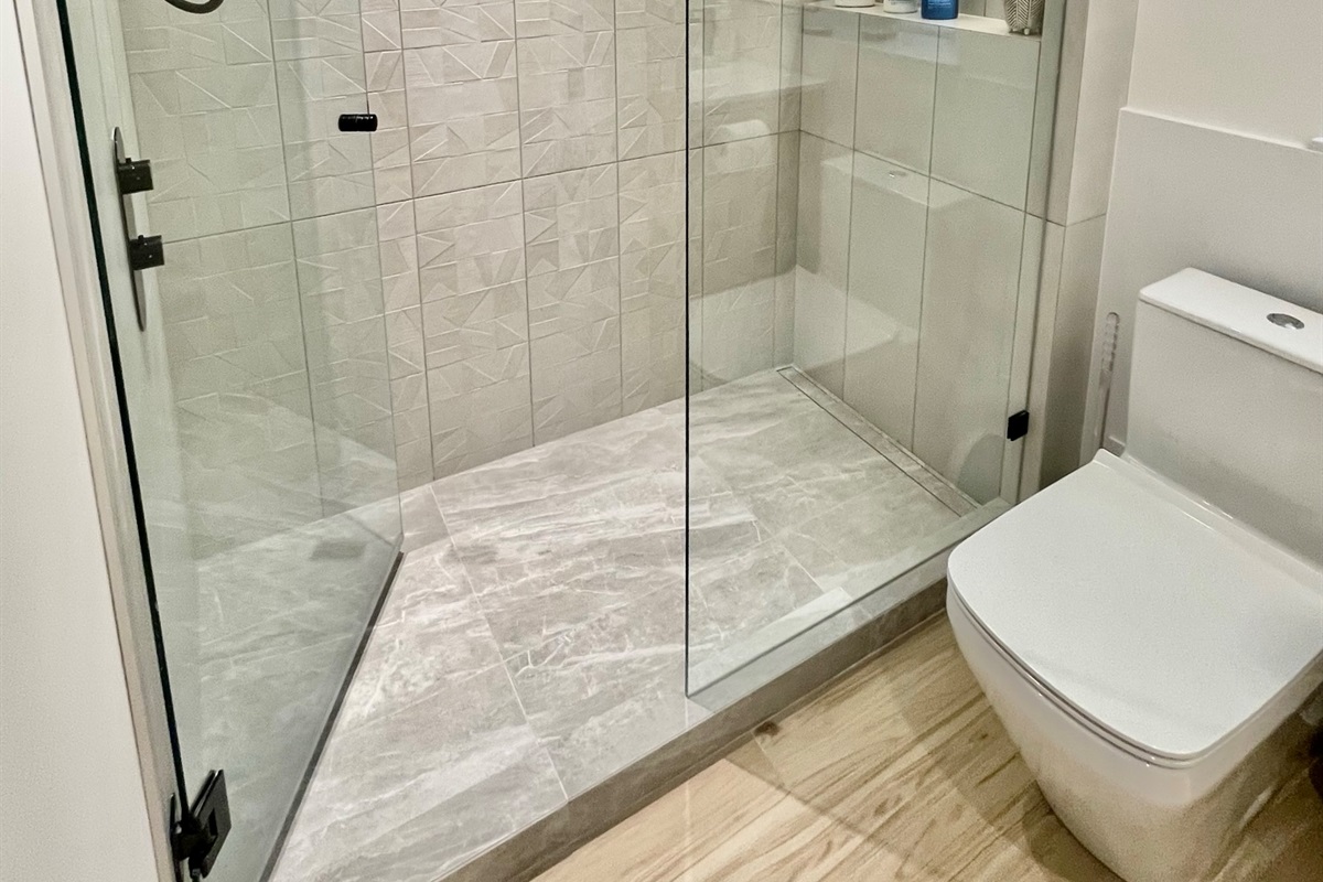 Modern Walk-in shower w/raincan showerhead + wand, heated floor Dimmable LED Accent Lighting, custom oak cabinetry 