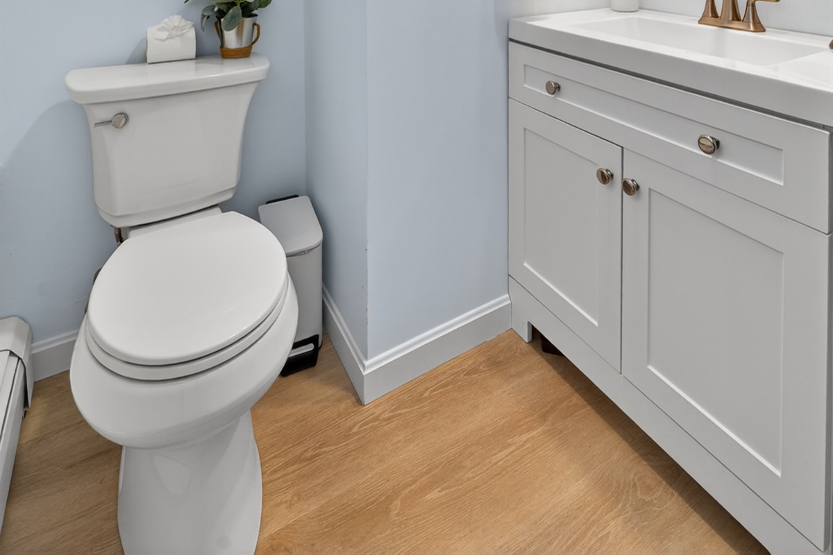 Comfortable bathroom designed with a clean and calming ambiance for a relaxing stay.