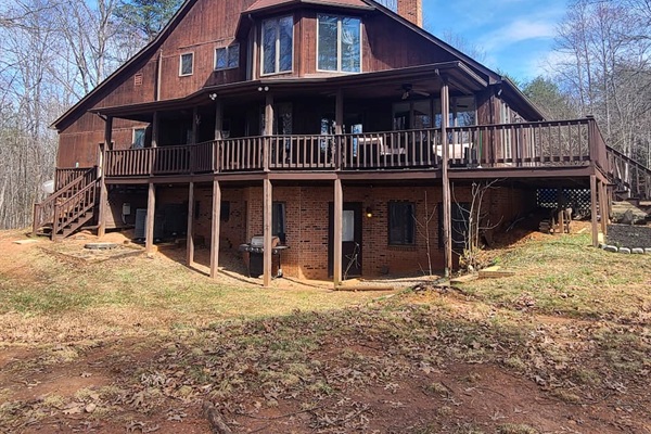 Exterior Retreat: Spacious deck and stunning views, perfect for sunset gatherings and relaxation!
