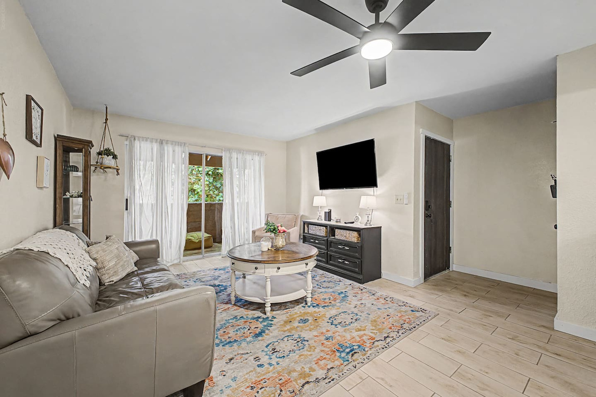 Paradise Pkwy Getaway in Phoenix + Pool — Paradise Pkwy Getaway in Phoenix + Pool, Phoenix, Arizona — photo 7