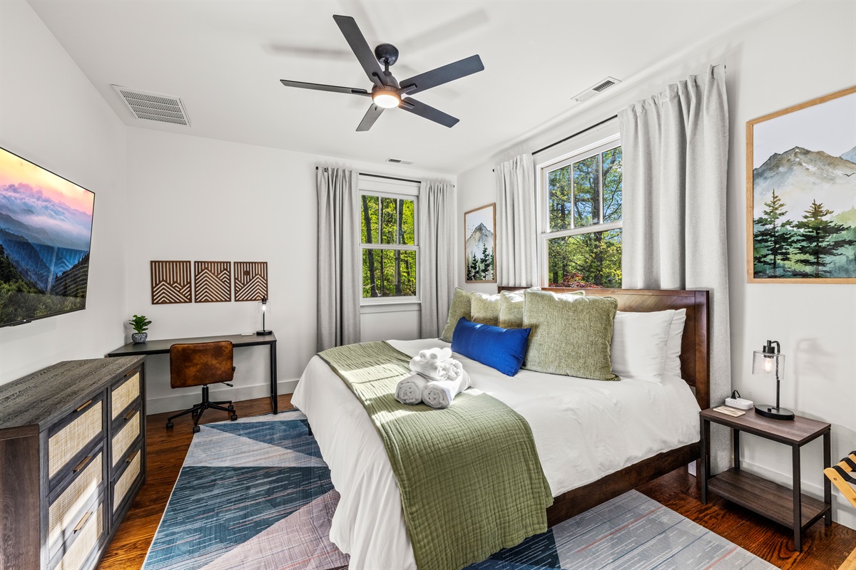 Whether you're logging on or logging off, this king bedroom offers nature views, a work desk, and an ensuite bathroom with a Jack-and-Jill entrance to the hall. 