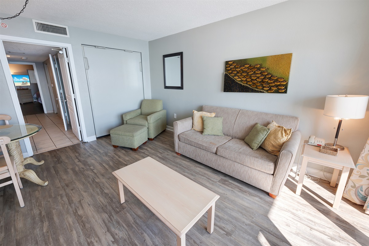Living Room with Stunning Views🌊☀️