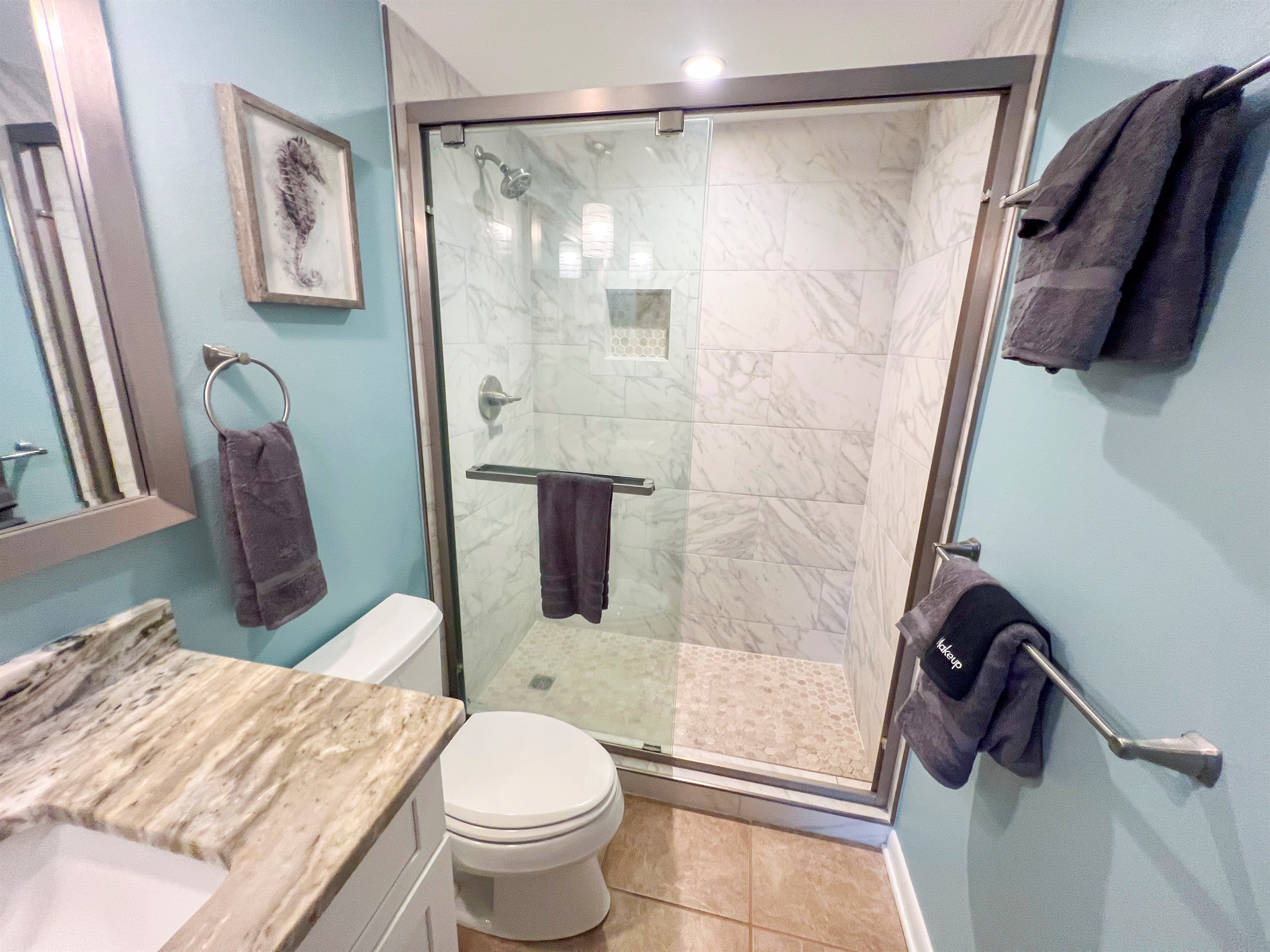 Primary en-suite Bathroom with tile shower