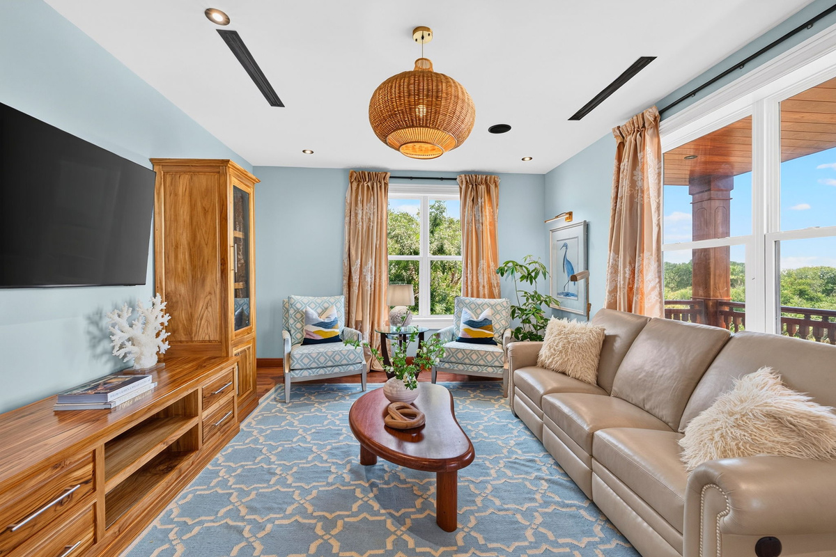 3rd Floor Living Room | Rosewood Retreat | 2605 Palm Blvd, Isle of Palms, SC | IOP Escapes