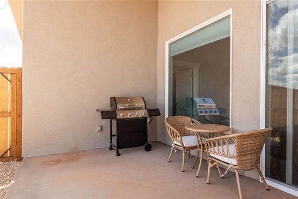 Outdoor Seating & Dining