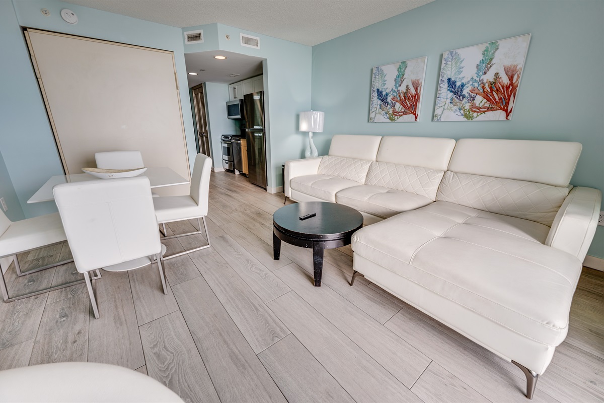 Living Room with Stunning Views🌊☀️